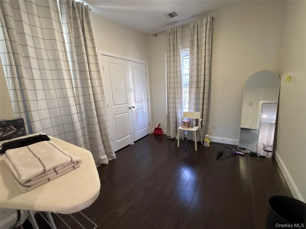 3 Bryant Avenue Roslyn NY 11576