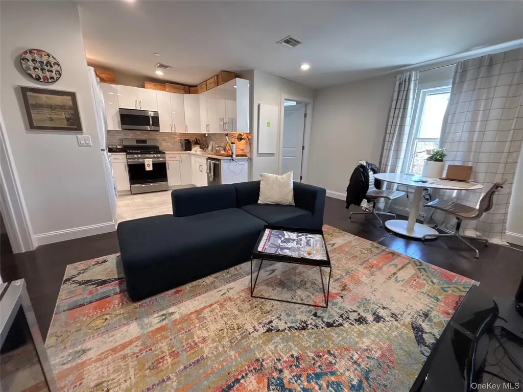 3 Bryant Avenue Roslyn NY 11576
