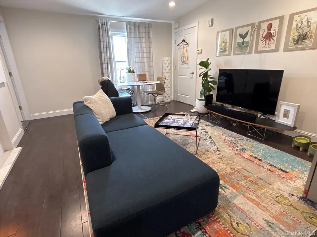 3 Bryant Avenue Roslyn NY 11576