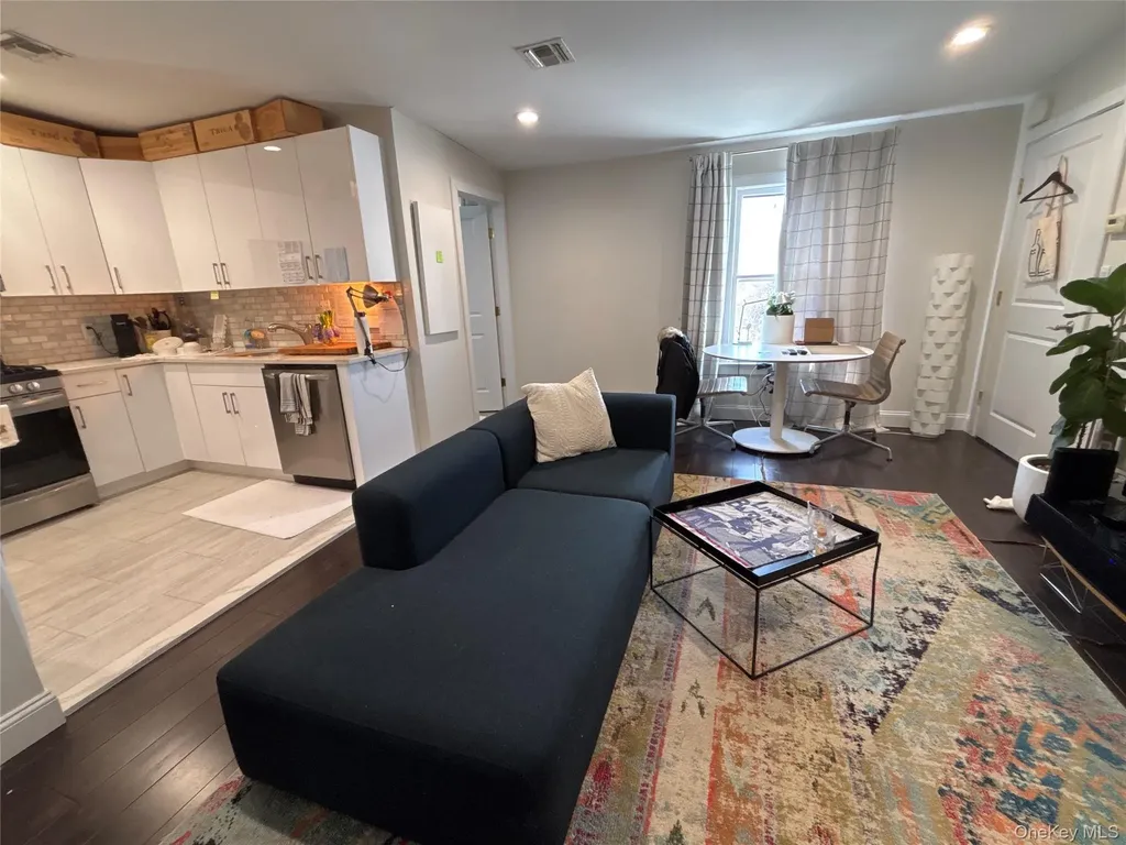 3 Bryant Avenue Roslyn NY 11576