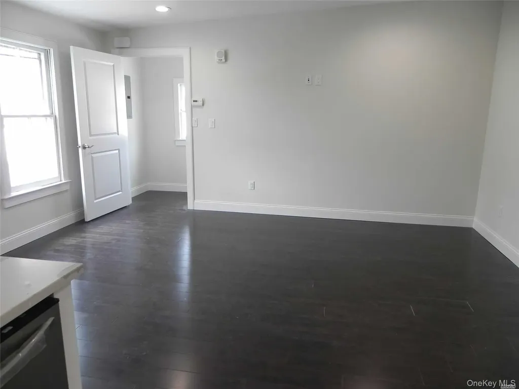 3 Bryant Avenue Roslyn NY 11576