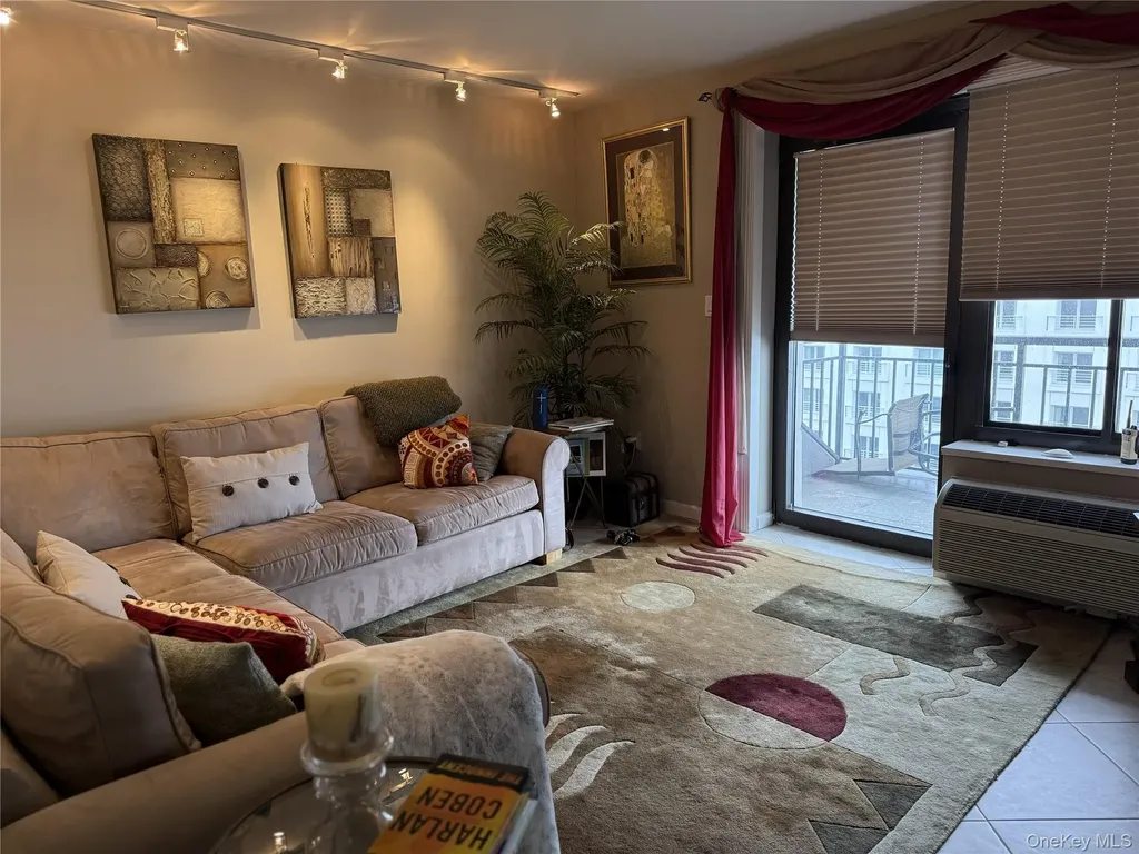 100 W Broadway Long Beach NY 11561
