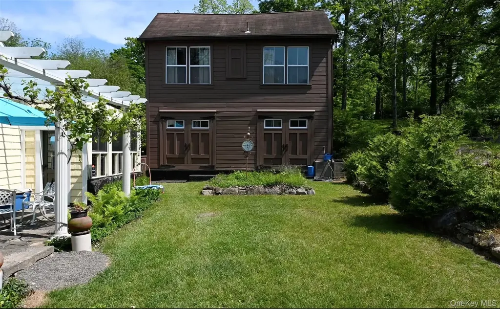 18 Stagecoach Lane Amenia NY 12501