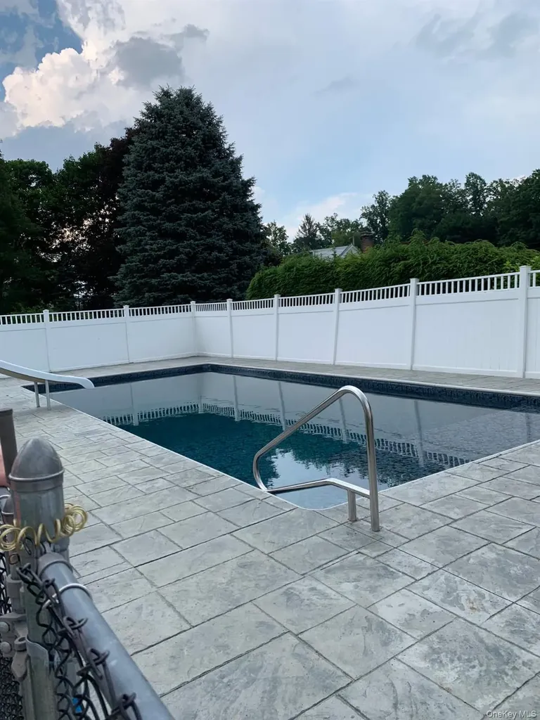 12 Valley View Road Hyde Park NY 12538