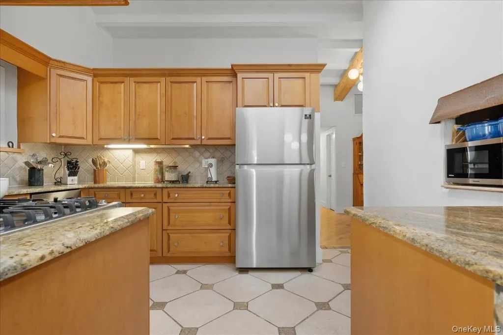 92 Suffolk Road Massapequa NY 11758