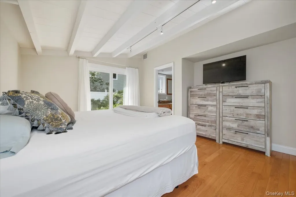 92 Suffolk Road Massapequa NY 11758