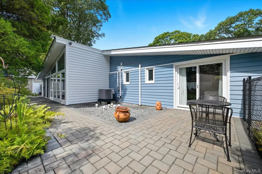 92 Suffolk Road Massapequa NY 11758
