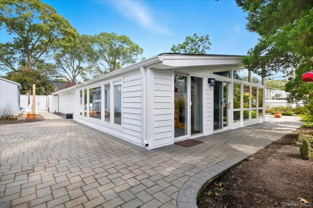 92 Suffolk Road Massapequa NY 11758