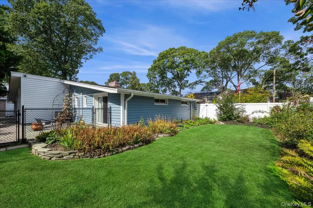92 Suffolk Road Massapequa NY 11758