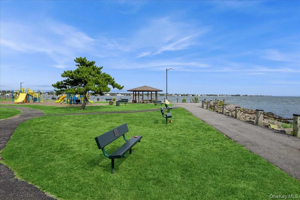 92 Suffolk Road Massapequa NY 11758