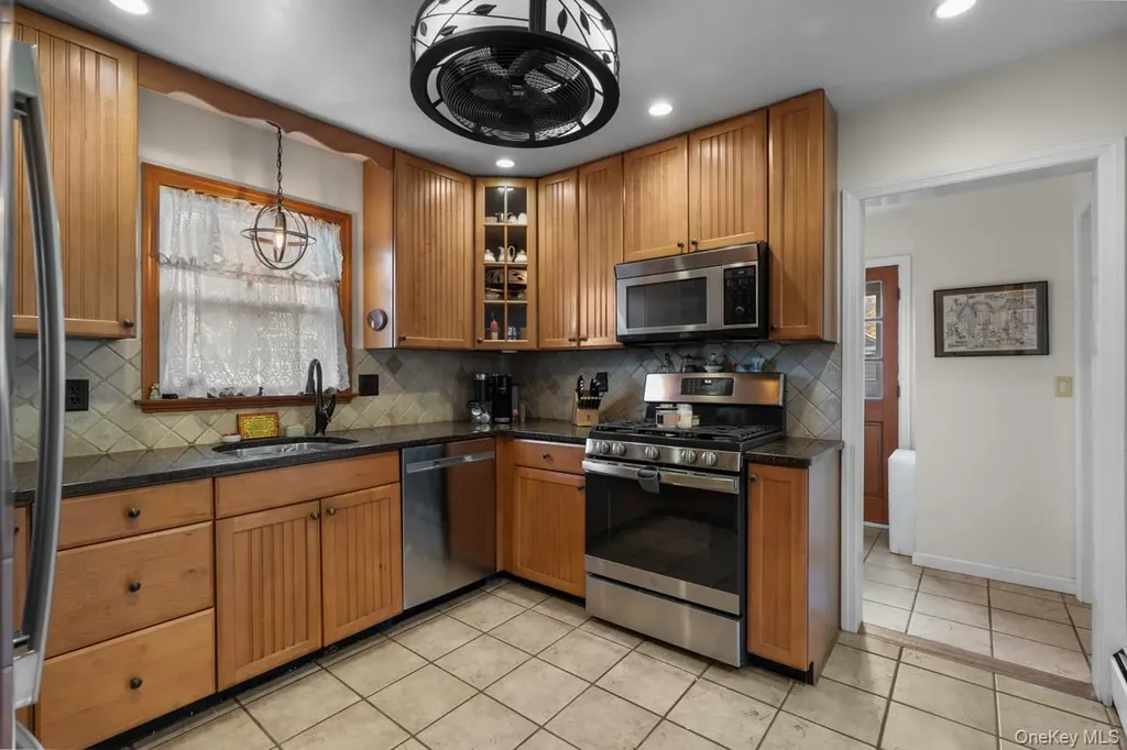 931 Mckinley Street Peekskill NY 10566
