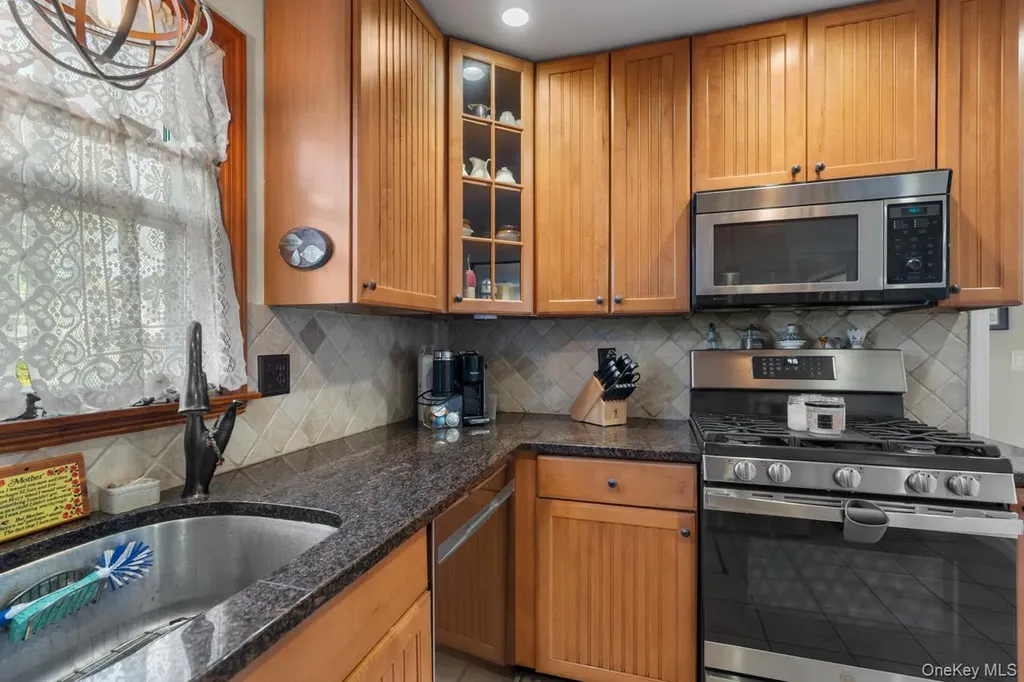 931 Mckinley Street Peekskill NY 10566