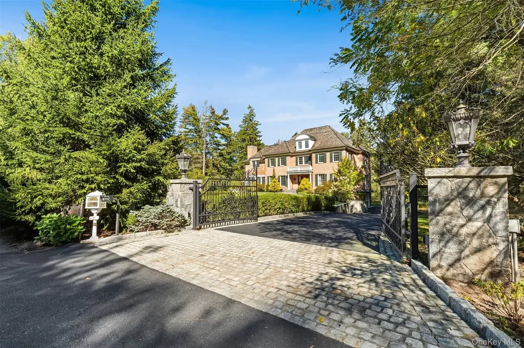 2 Heathcote Drive Mount Kisco NY 10549