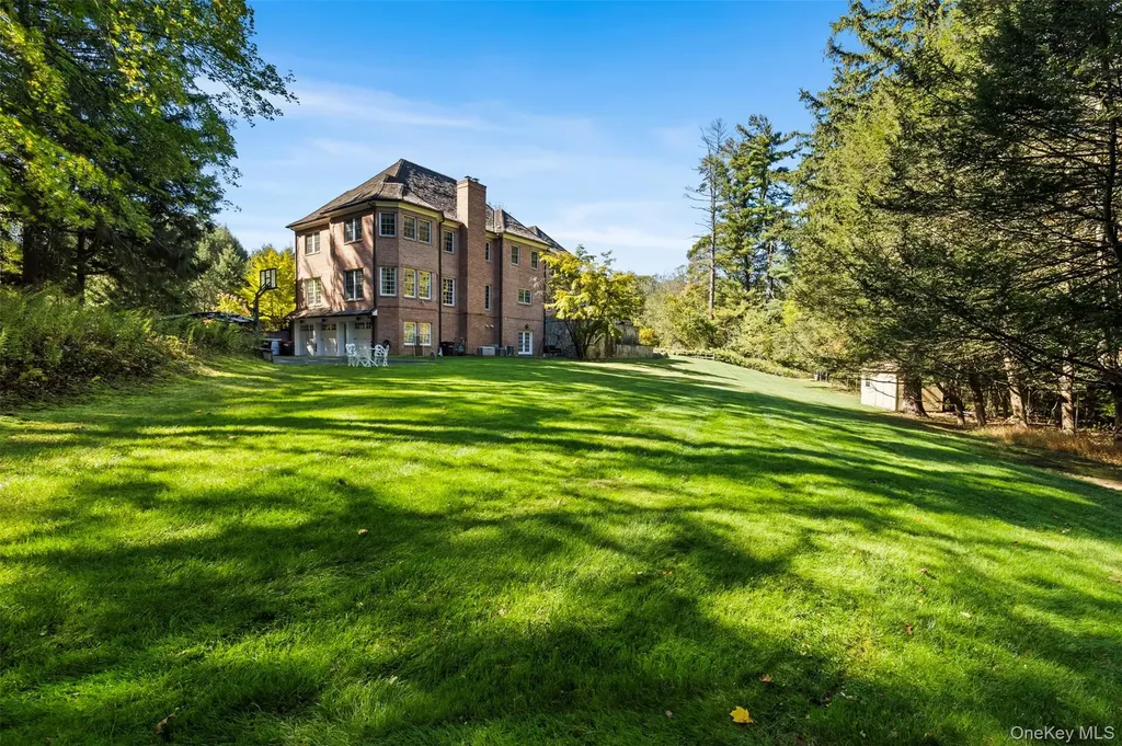 2 Heathcote Drive Mount Kisco NY 10549