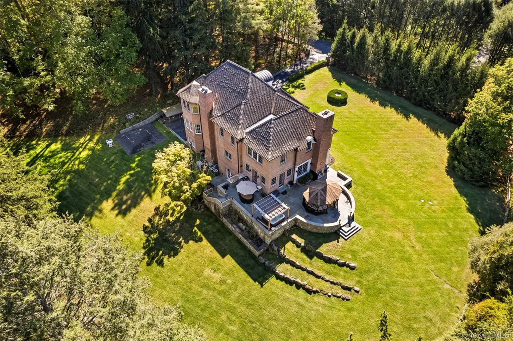 2 Heathcote Drive Mount Kisco NY 10549