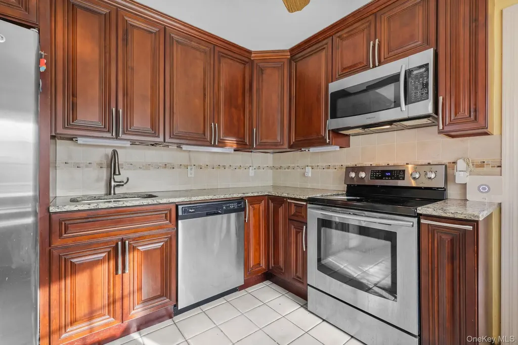 404 Manhattan Avenue Hawthorne NY 10532