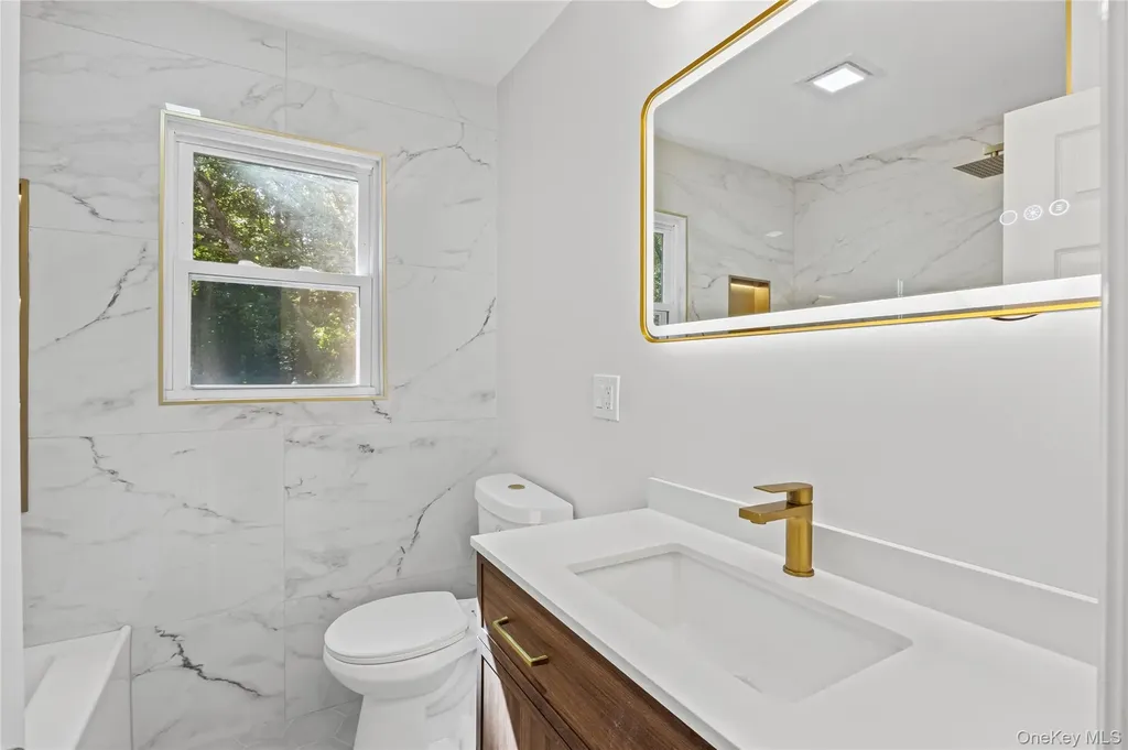 24 Laura Drive Centereach NY 11720