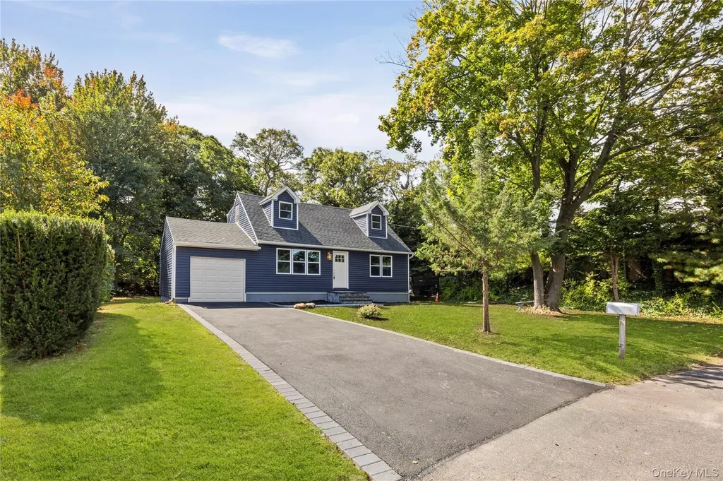 24 Laura Drive Centereach NY 11720