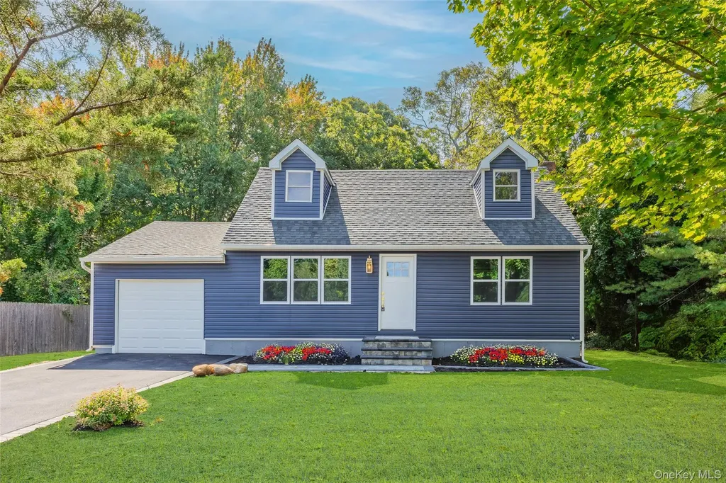 24 Laura Drive Centereach NY 11720