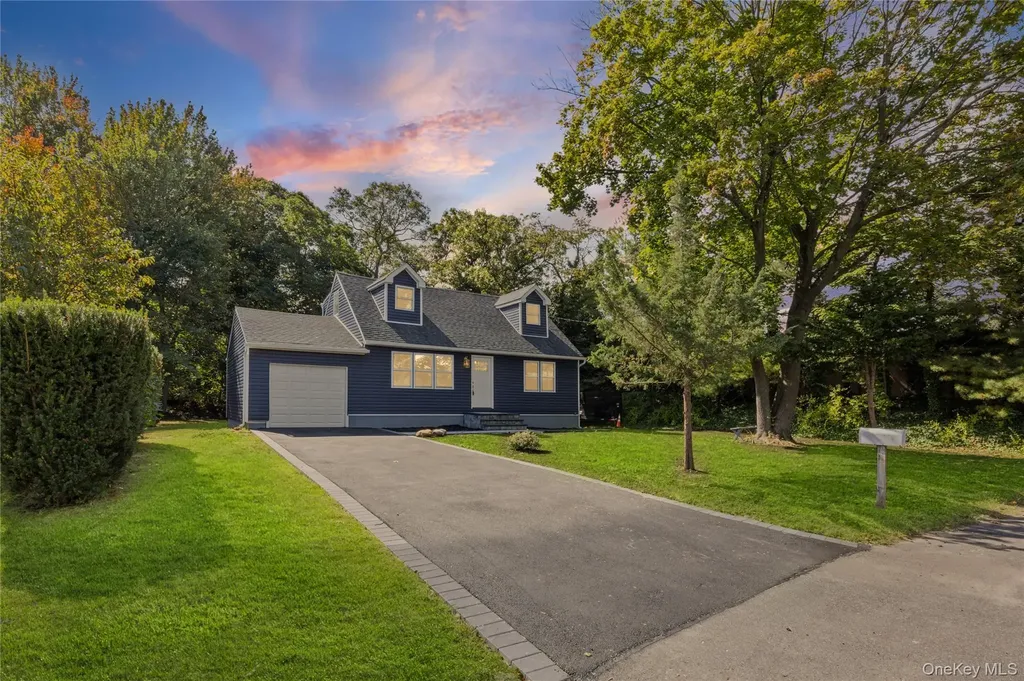 24 Laura Drive Centereach NY 11720