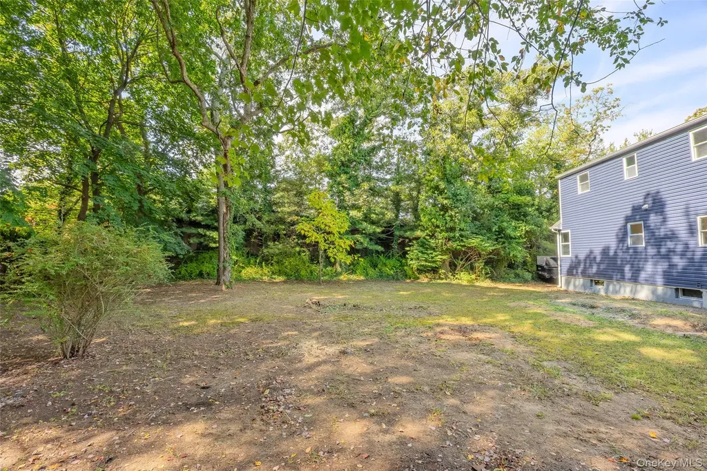 24 Laura Drive Centereach NY 11720