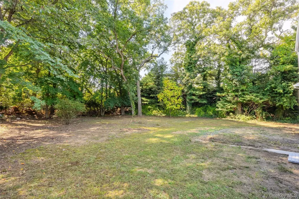 24 Laura Drive Centereach NY 11720