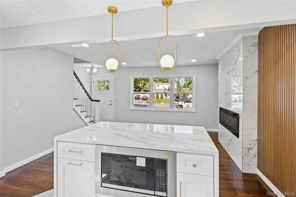 24 Laura Drive Centereach NY 11720