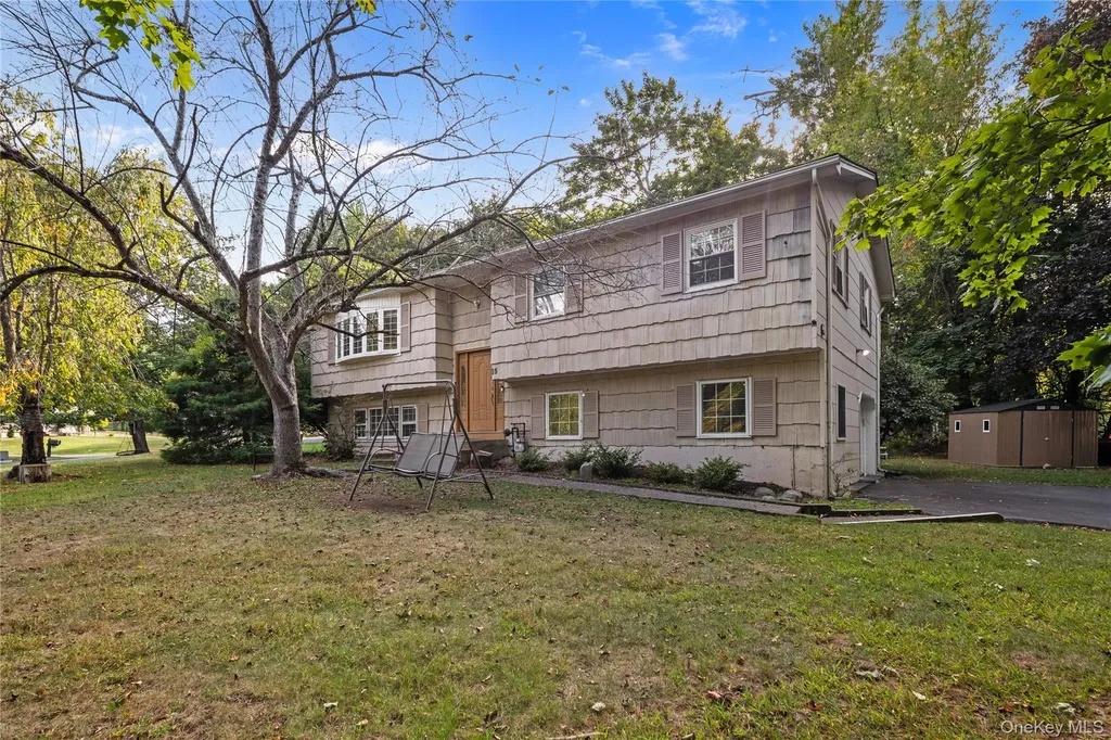 15 Fairway Oval Spring Valley NY 10977