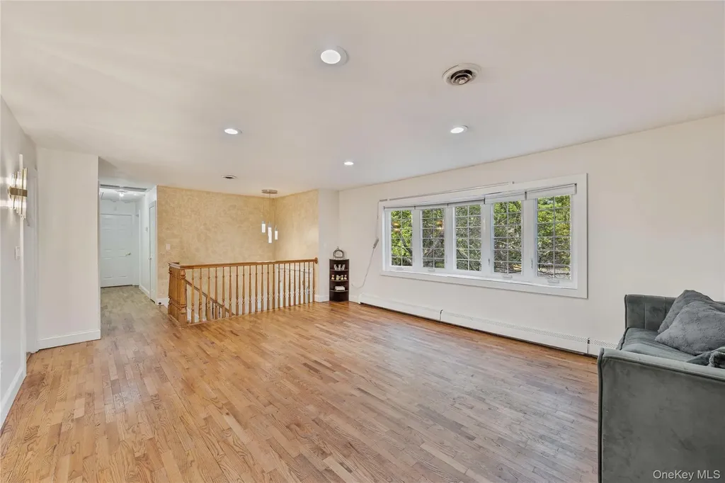 15 Fairway Oval Spring Valley NY 10977