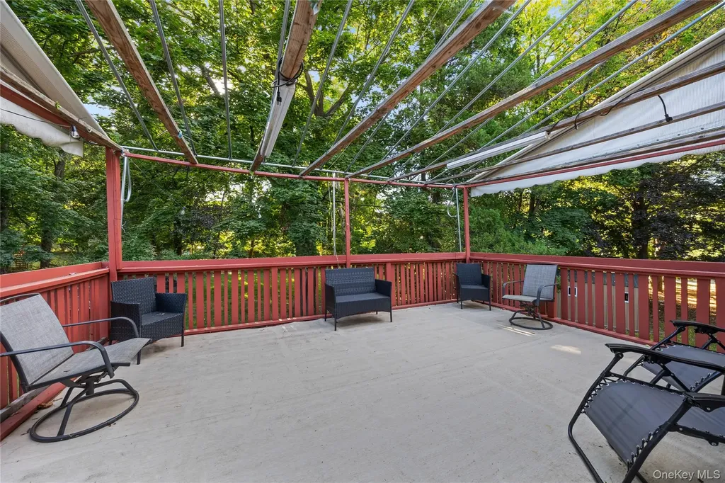 15 Fairway Oval Spring Valley NY 10977