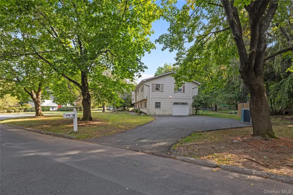 15 Fairway Oval Spring Valley NY 10977