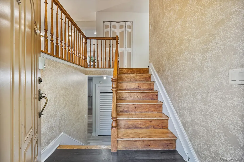 15 Fairway Oval Spring Valley NY 10977