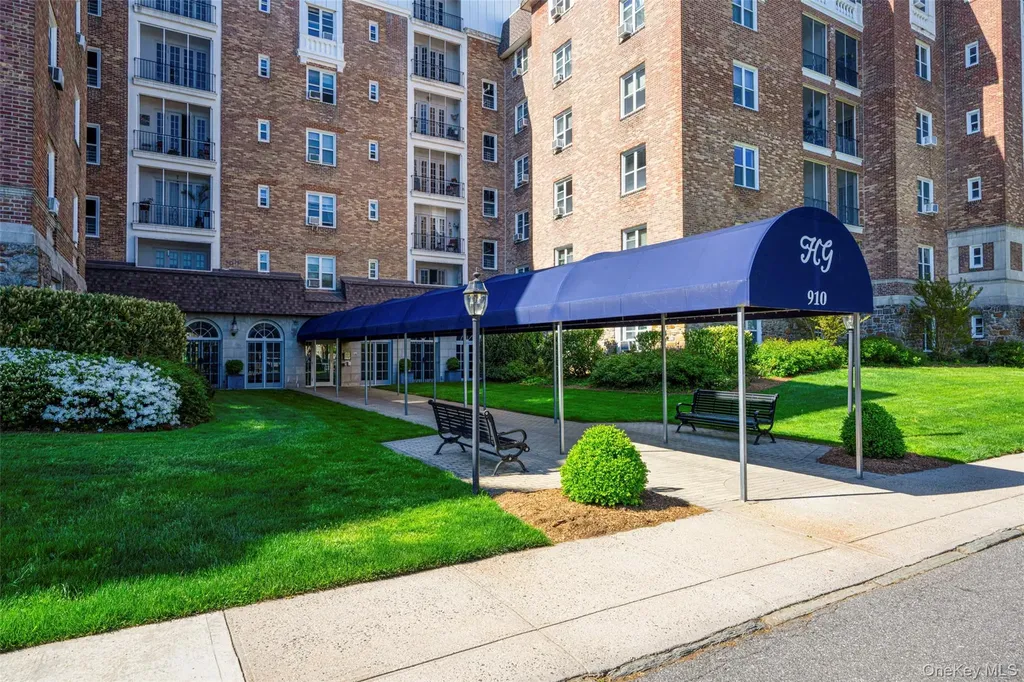 910 Stuart Avenue Mamaroneck NY 10543