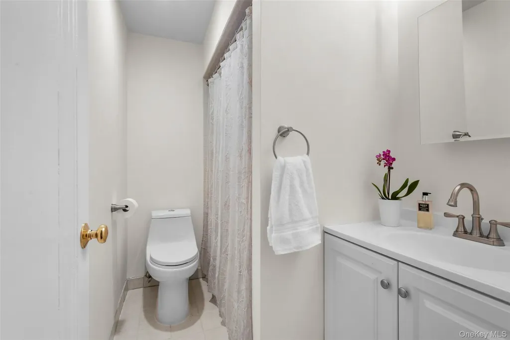 910 Stuart Avenue Mamaroneck NY 10543