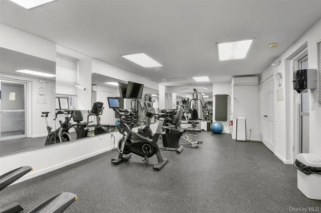 910 Stuart Avenue Mamaroneck NY 10543