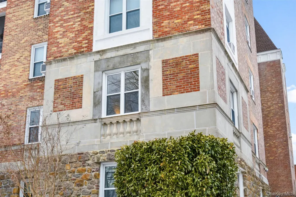 910 Stuart Avenue Mamaroneck NY 10543