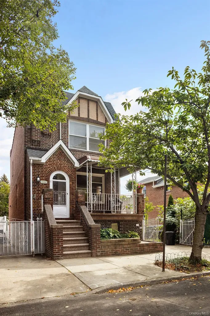 2536 Lurting Avenue Bronx NY 10469