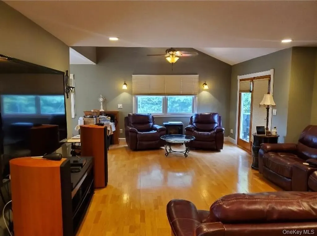 176 Avondale Drive Centereach NY 11720