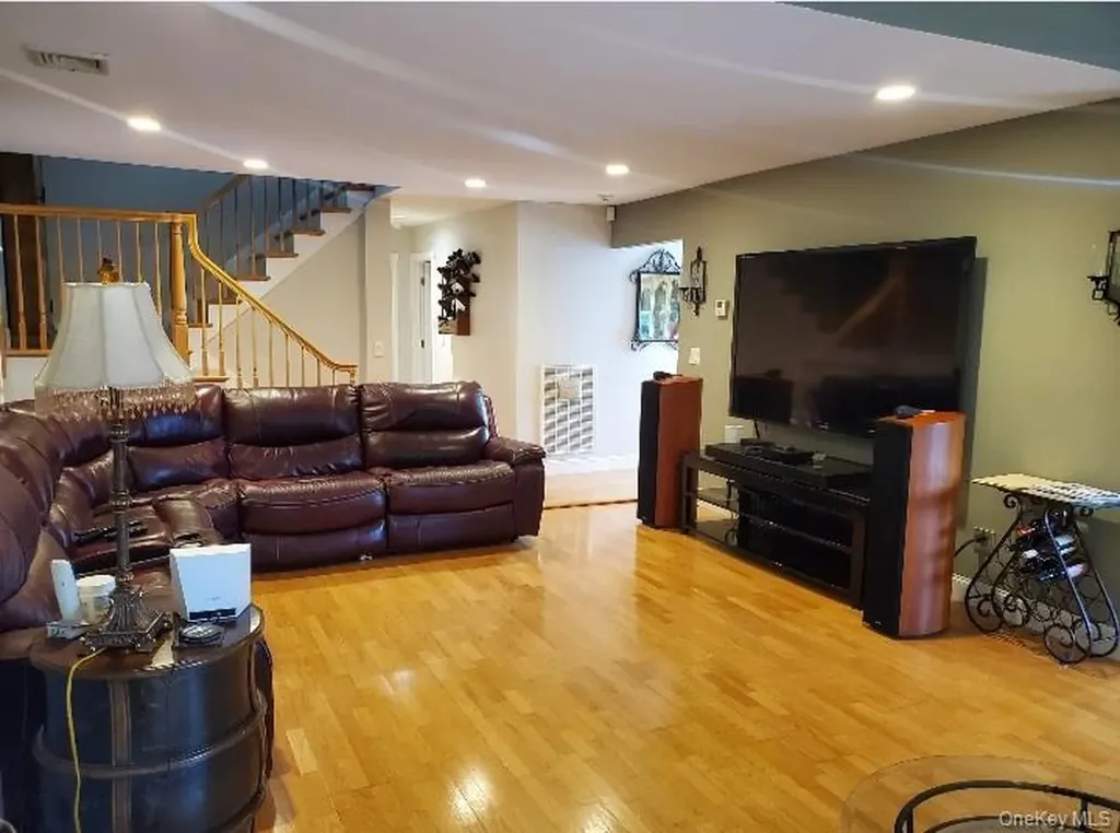 176 Avondale Drive Centereach NY 11720