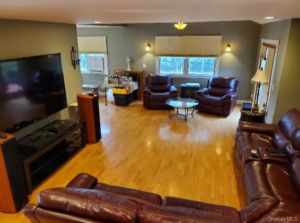 176 Avondale Drive Centereach NY 11720