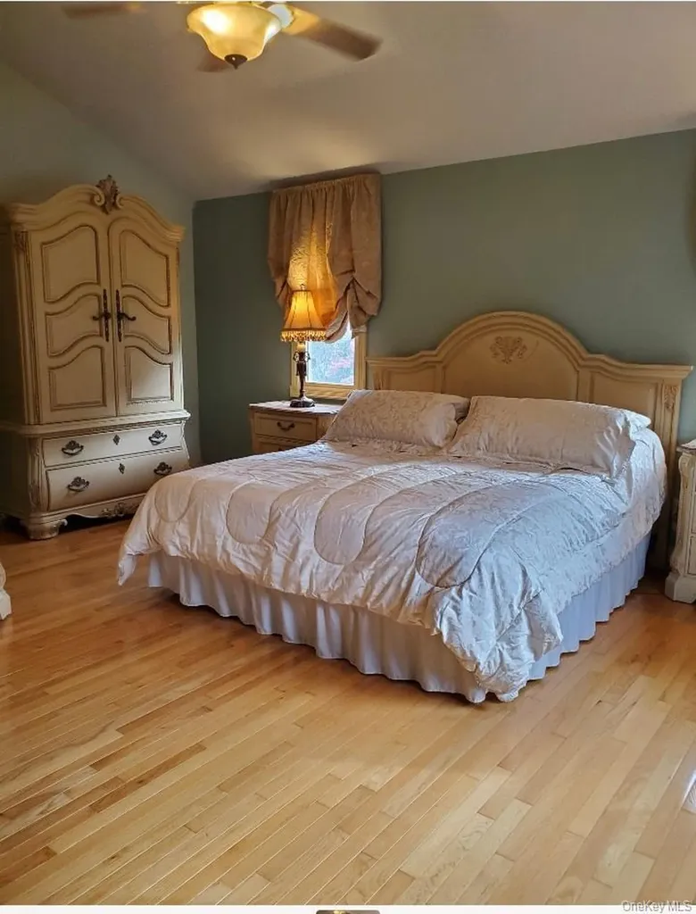 176 Avondale Drive Centereach NY 11720