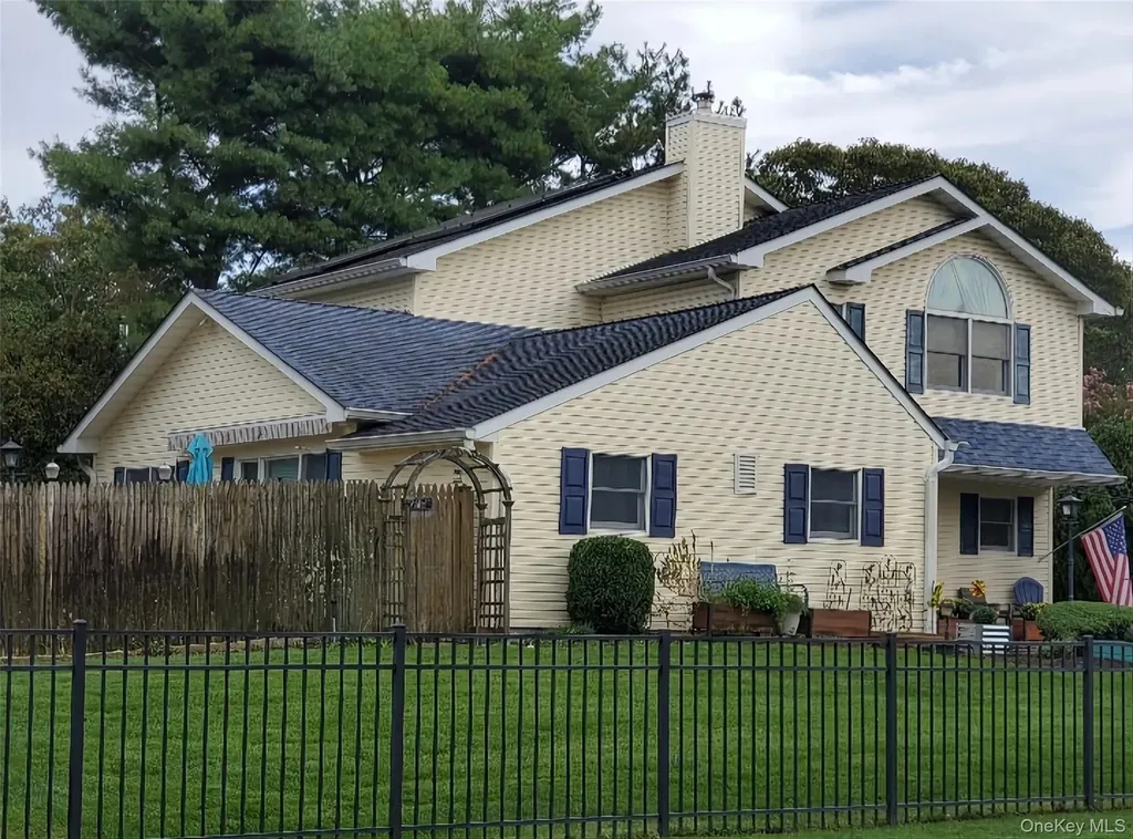 176 Avondale Drive Centereach NY 11720