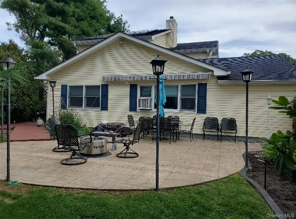 176 Avondale Drive Centereach NY 11720