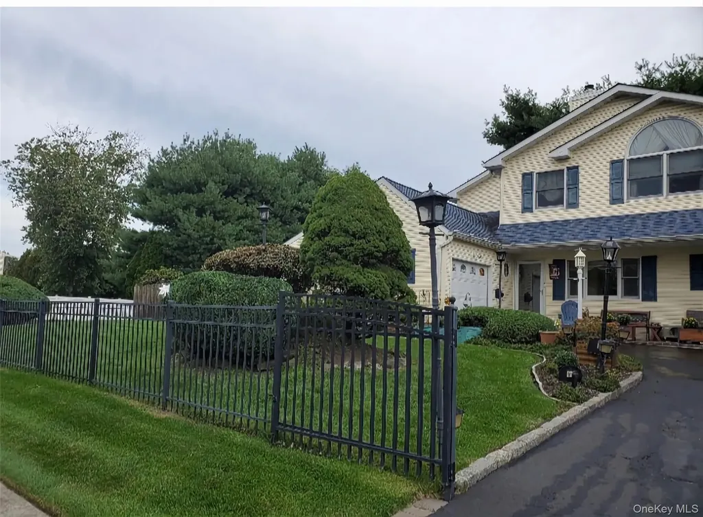 176 Avondale Drive Centereach NY 11720