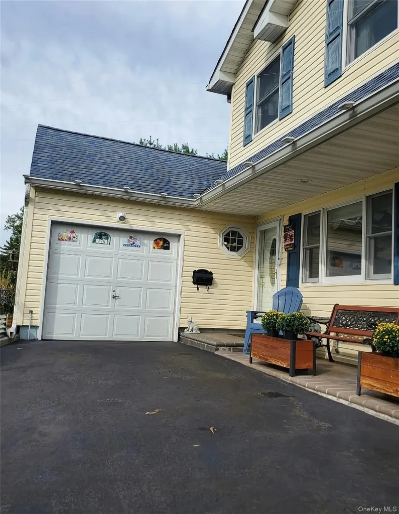 176 Avondale Drive Centereach NY 11720