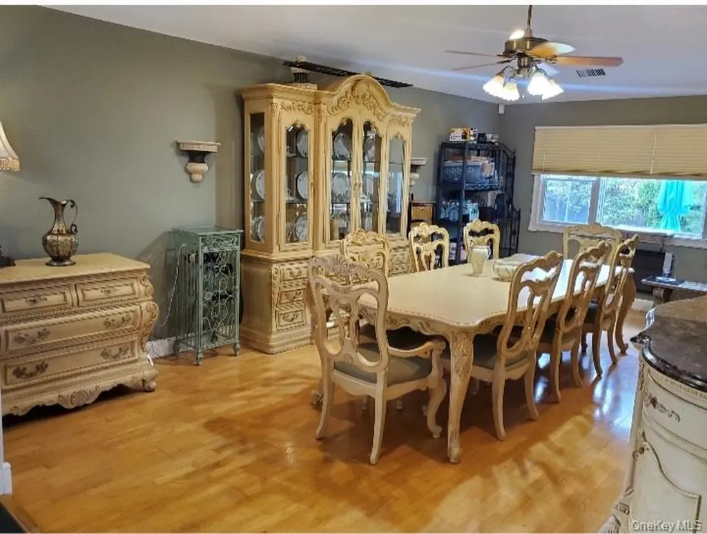 176 Avondale Drive Centereach NY 11720