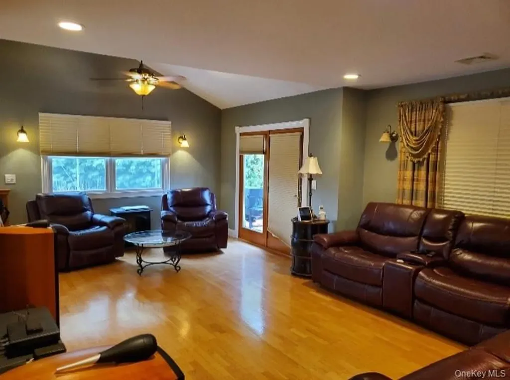 176 Avondale Drive Centereach NY 11720