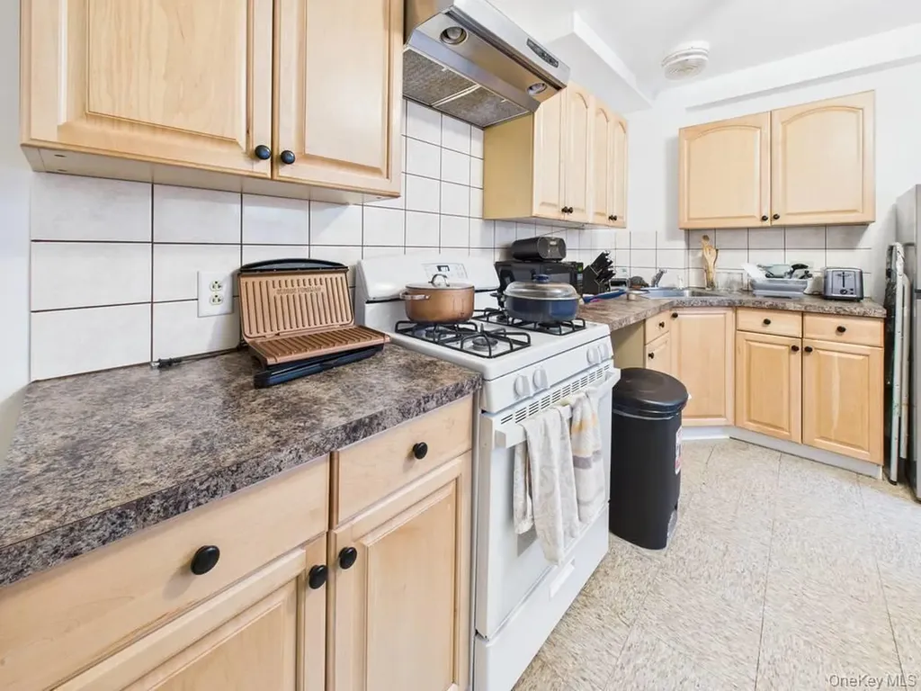 512 5th Street Mamaroneck NY 10543