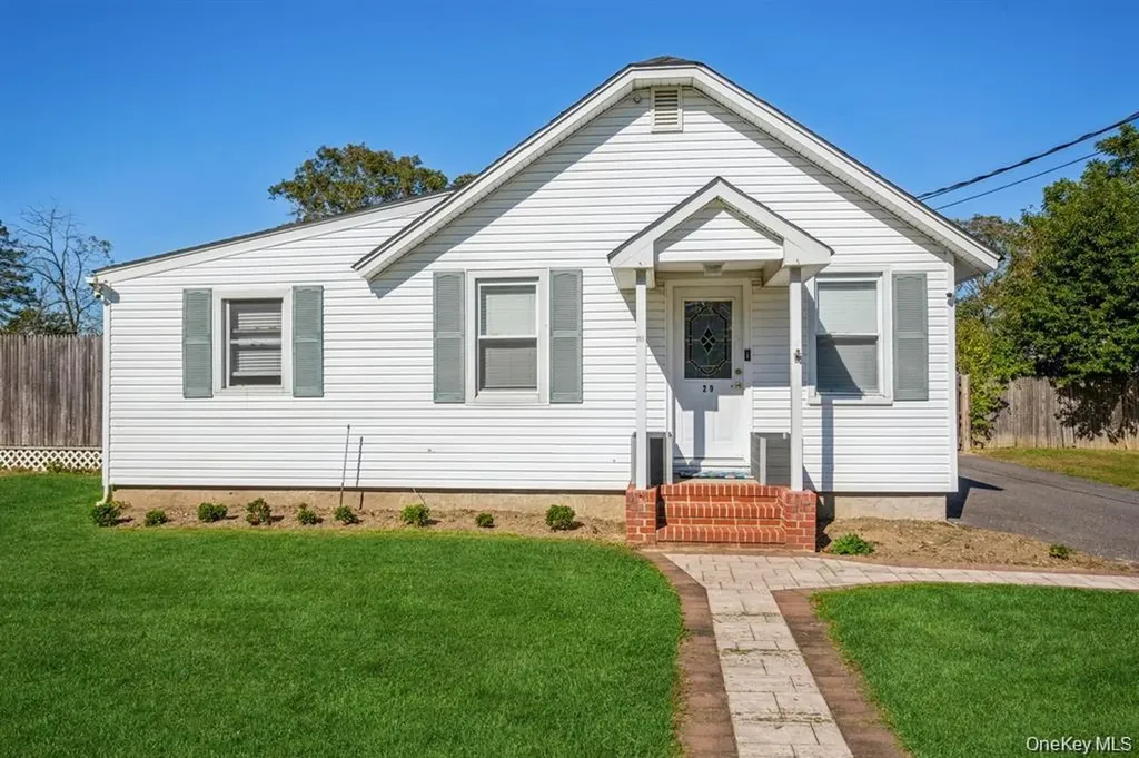 29 Robert Street Patchogue NY 11772