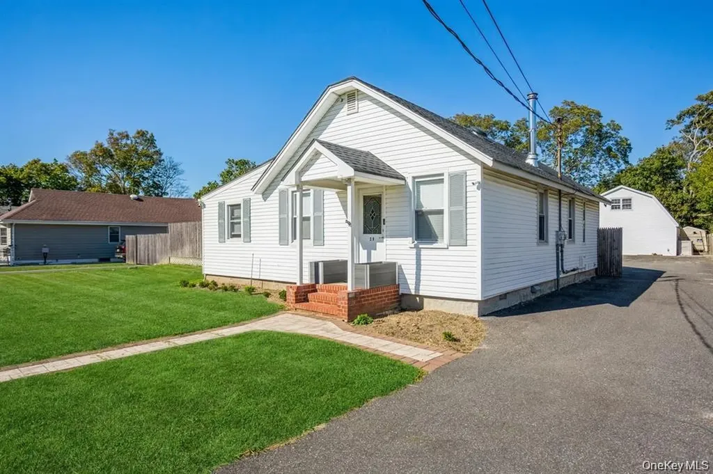 29 Robert Street Patchogue NY 11772